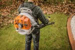 Benzínový zádový fukar na listí STIHL BR 350