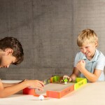 Fat Brain FOOSBOTS STADIUM BATTLE robo-fotbal se stadionem set, Fat Brain, W052833