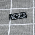 Pinarna.cz Easily distracted by dogs and books / Snadno se nechá rozptýlit psy a knihami