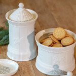 Räder Porcelánová dóza Carousel Stripes, bílá barva, porcelán