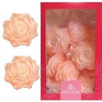 Dekorace oplatková - Růže velká 55 mm, sv.oranžová, 15 ks