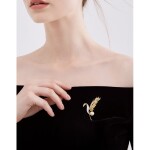 Brož s říční růžovou perlou a zirkony Patricia - květina, Zlatá