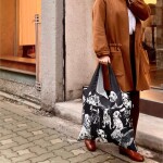 Skládací nákupní taška LOQI RED POPPY BEE Dogs