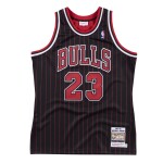 Mitchell & Ness Pánský dres Chicago Bulls NBA Michael Jordan #23 1995-96 Authentic Pinstripe Velikost: XL