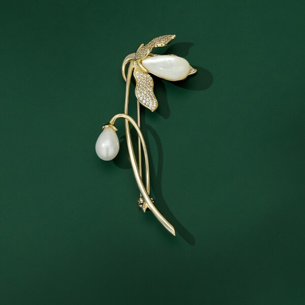 Brož s perlou a zirkony Elvira - květina, Zlatá