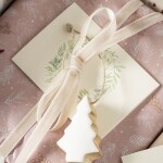 Ib Laursen Sametová stuha Fog 10 m, béžová barva, textil