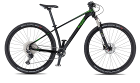4EVER DARK SPORT 29", rám 15,5" (S), model 2025, pearl black/green - ZDARMA dopravné, odborná montáž, seřízení, pojištění a dárkový poukaz na nákup přílušensví! (Záruka nejlepší ceny! Nakupujte u autorizovaného prodejce!)