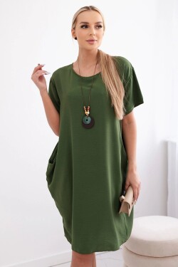 Dámské šaty s kapsami a přívěskem - světle zelené barvy
