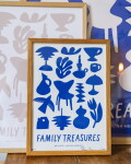 Bella Rose Signovaný umělecký tisk Family Treasures Blue A4, modrá barva, papír
