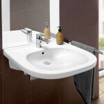 VILLEROY & BOCH - ViCare Umyvadlo Vita 61x55 cm, s přepadem, otvor pro baterii, CeramicPlus, alpská bílá 411960R1