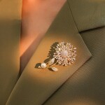 Exkluzivní brož Swarovski Elements Daisy - design sedmikrásky, Zlatá