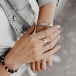 Pevný bangles náramek Mabel - chirurgická ocel, aztécký geometrický vzor, Stříbrná