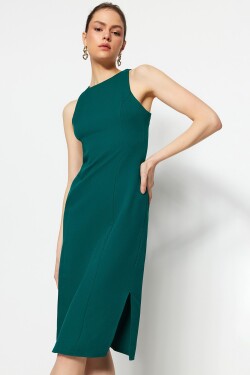 Trendyol Emerald Green Vypasované midi šaty výstřihem kolem krku