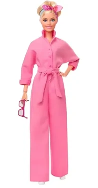 MATTEL Panenka Barbie The Movie – Margot Robbie v růžovém overalu