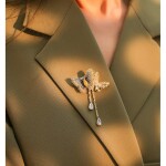Exkluzivní brož Swarovski Elements Fortunata - motýl, Zlatá