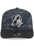 New Era Pánská kšiltovka Tampa Bay Buccaneers NFL Throwback 2026 Salute to Service 9SEVENTY Stretch-Snap