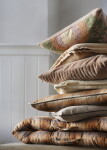 MADAM STOLTZ Vyšívaný povlak na polštář Cotton Velvet Old Rose 40 × 60 cm, multi barva, textil