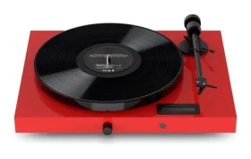 Pro-Ject JukeBox E1 + OM5e red / Gramofon / Silikonový řemínek / Bluetooth / 2x 50W (9pjukee1r)