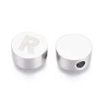 Korálek z nerezové oceli - placička s písmenem - různé varianty - 10 x 4,5 mm - 1 ks Písmena: E