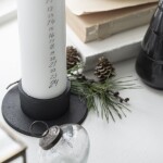 Ib Laursen Kovový svícen Pillar Candle, černá barva, kov