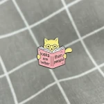 Pinarna.cz Kočička, co si čte knihu "Books are better than people" / "Knihy jsou lepší než lidé"