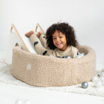 PLUSH NEST PLUSH NEST Míčky do suchého bazénu 200 ks (Ø 6 cm, perleťové, průhledné, stříbrné)