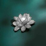 Brož s perlou a zirkony Lotus White - lotosový květ, Stříbrná