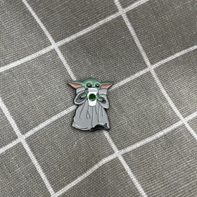 Pinarna.cz Grogu popíjející/usrkávající kafíčko (ze seriálu Mandalorian)