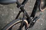 Rock Machine Lukk CR 80, model 2025, rám 19" (M), barva Gloss Metallic Black - ZDARMA dopravné, odborná montáž, seřízení a dárkový poukaz na nákup příslušenství! (Záruka nejlepší ceny! Nakupujte u autorizovaného prodejce!)