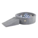 PLUSH NEST PLUSH NEST Suchý bazén s herním prvkem (trojúhelník) 90 × 30 cm a 200 míčky, šedý