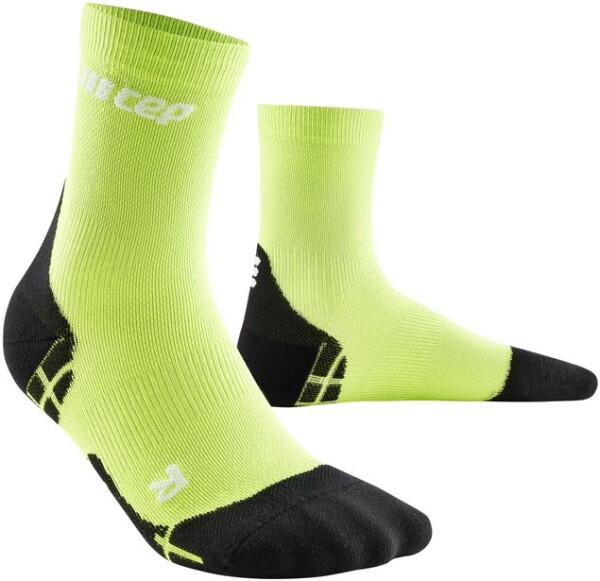 CEP dámské krátké běžecké kompresní ponožky ULTRALIGHT flash green black Velikost: (Vel. chodidla