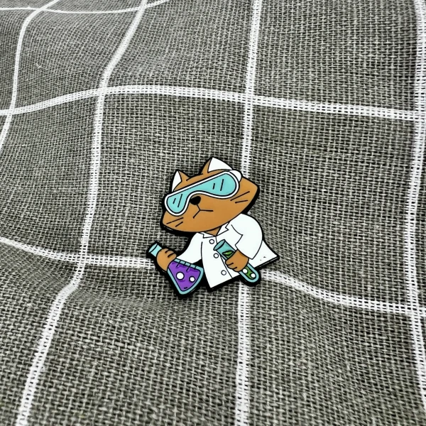 Pinarna.cz Kočka se zkumavkami v laboratorním plášti