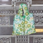 Skládací nákupní taška LOQI WILLIAM MORRIS Orchard, Dearle