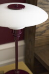 Louis Poulsen Stolní lampa PH 3/2 Glossy Burgundy, červená barva, sklo, kov, plast