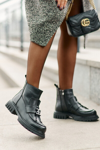 Kožené Kotníkové Boty Na Plochém Podpatku S Dekorací Zateplené Černé Asperra 41