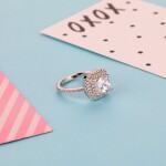Elenys stříbrný rhodiovaný prsten Elegantní třpyt Velikost: 8 (EU: 57-58)