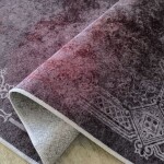 DumDekorace Tmavý koberec s jemným orientálním rámem a patinou Šířka: 160 cm | Délka: 220 cm