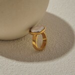 ELENYS Organic Pearl – pozlacený prsten 18K žluté zlato Velikost: 7 (EU: 54-56)