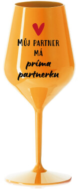 MŮJ PARTNER MÁ PRIMA PARTNERKU - oranžová nerozbitná sklenice na víno 470 ml
