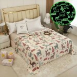 Vánoční deka svítící ve tmě krémová s motivem sobů a stromečku Šířka: 150 cm | Délka: 200 cm