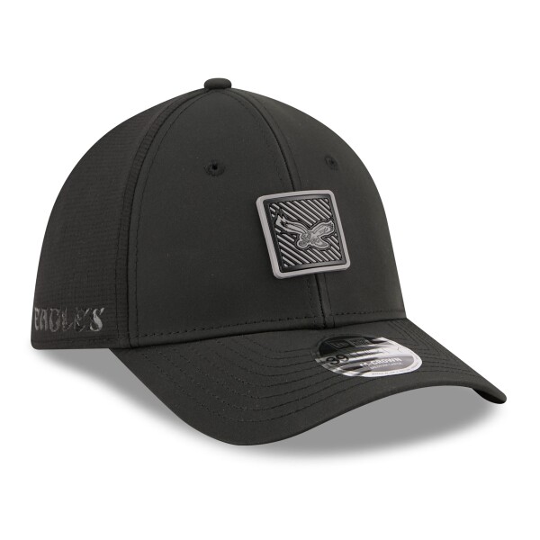 New Era Pánská kšiltovka Philadelphia Eagles NFL Black Historic Logo 2026 Training Camp 39THIRTY Flex Velikost: M/L