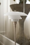 Louis Poulsen Stolní lampa PH 2/1 Glossy Beige, béžová barva, kov, plast