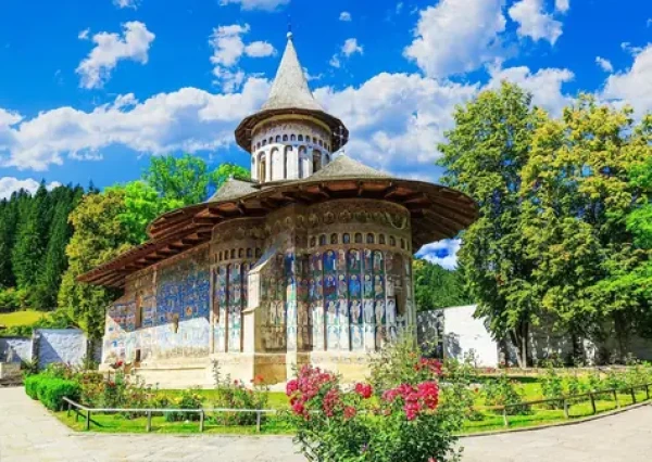 ENJOY Puzzle Klášter Voronet, Sučeava, Rumunsko