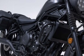 Padací rám\r\n\r\nAby se vyrovnal hondě Cmx 500 Rebel, SW-Motech vyrábí ocelové trubkové padací rámy s práškovým lakem odolným p