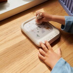 LIEWOOD Zvuková aktivity tabulka Archie Sandy, multi barva, plast