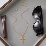 ELENYS Cross Pavé – pozlacený náhrdelník 18K žluté zlato Délka: 40,5+5 cm / max. 45,5 cm