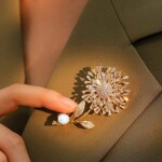 Exkluzivní brož Swarovski Elements Daisy - design sedmikrásky, Zlatá
