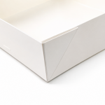 Cake star Elegantní bílá krabice s okénkem Pure – laminovaná 20 x 20 x 5,5 cm
