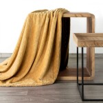 Medově žlutá deka s geometrickým tvarem Šířka: 70 cm | Délka: 160 cm Šířka: 70 cm | Délka: 160 cm