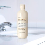 Baylis & Harding Rozjasňující sprchový gel s vitamínem C Kindness+ 500 ml, krémová barva, plast